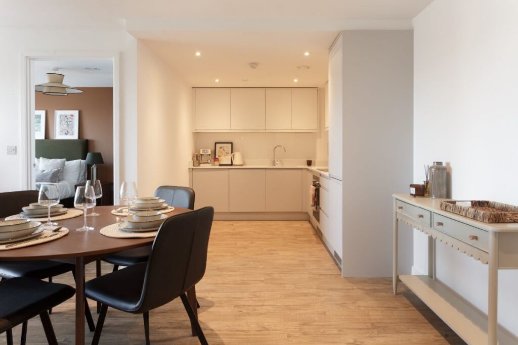 Phoenix, Saxton Lane